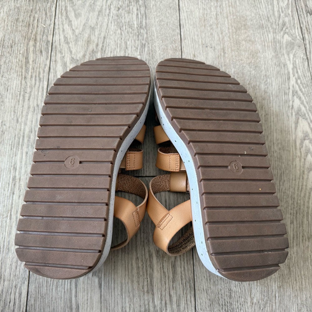 Universal Thread Tan Platform Cage Sandals. Size 6 - Picture 6 of 7